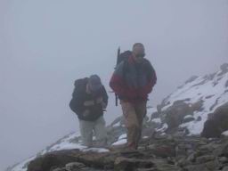 DSCN3593.jpg: Gerhard & Vater im Nebel kurz vor der Ramolhütte