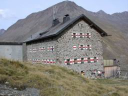 DSCN3725.jpg: die Martin Buschhütte (2501m)